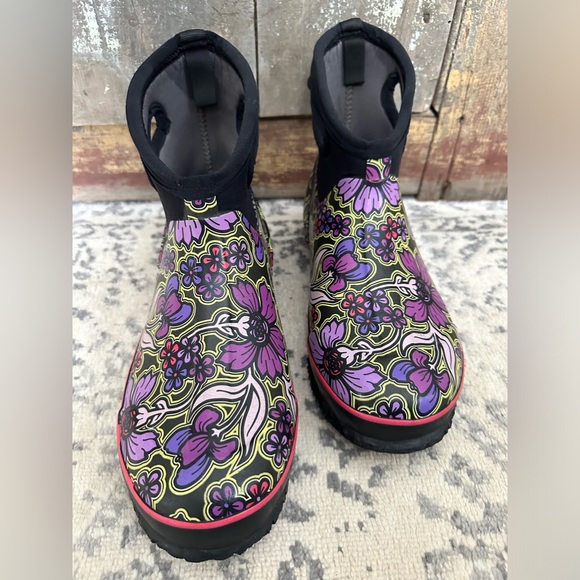 Women’s BOGS Size 10 Classic Short May Purple Floral Print Boots - Picture 3 of 7